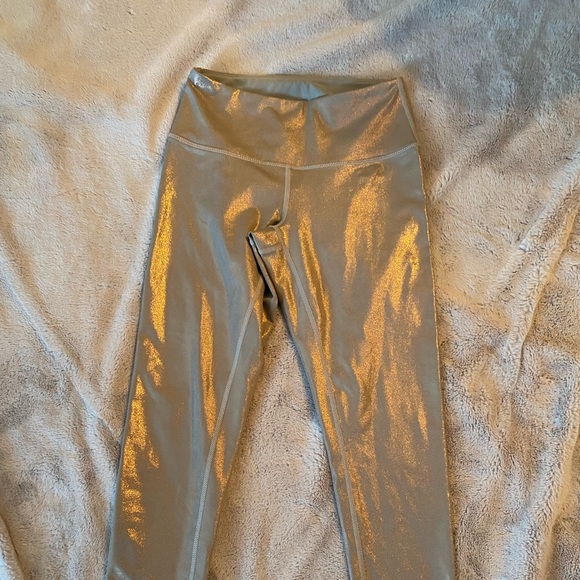 Z by Zella 7/8 leggings, metallic iridescent colour. XS - Picture 2 of 2